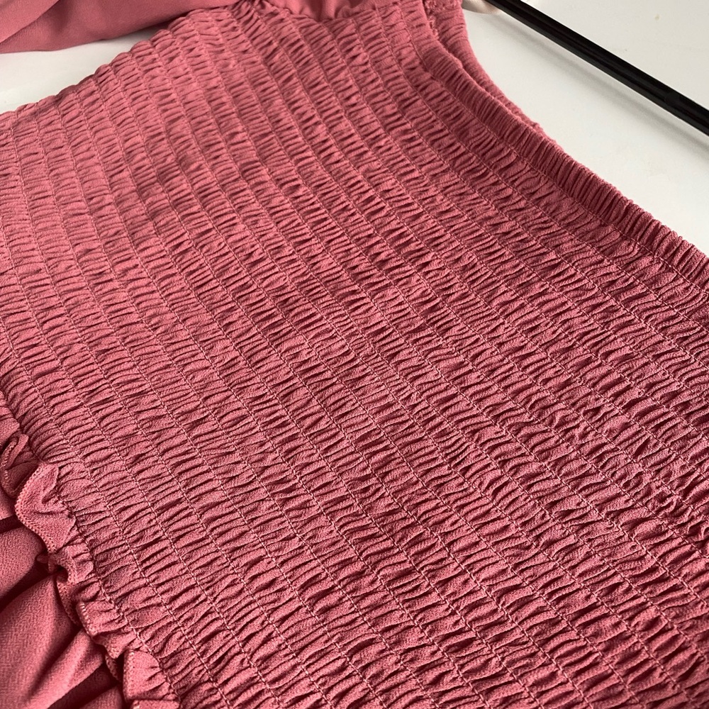 Like New Condition - barely used Forever 21 Womans Chiffon Smocked Mini Dress - Picture 5 of 16